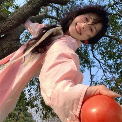 跳舞的红色公交